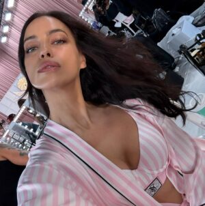 Irina Shayk Instagram - Not your typical angel 😈❤️ @victoriassecret ❤️