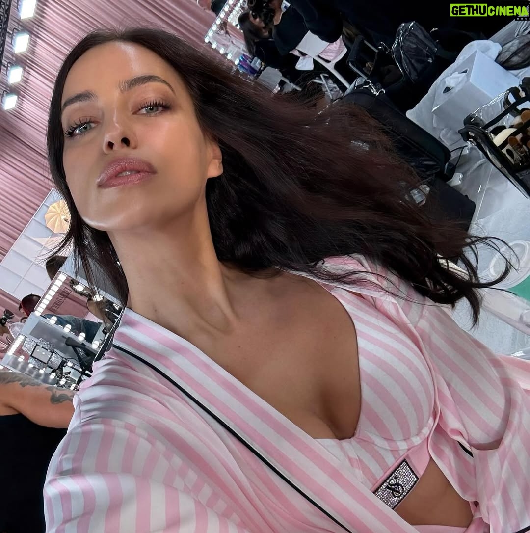 Irina Shayk - 694K Likes - Not your typical angel 😈❤️ @victoriassecret ❤️