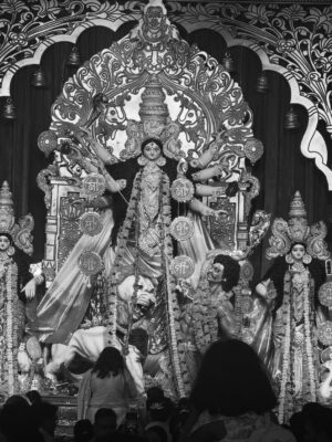 Isha Chawla Instagram - Durga Puja diaries: more food hopping than pandal hopping🖤
.
.
. 
#durgapujaspecial❤️