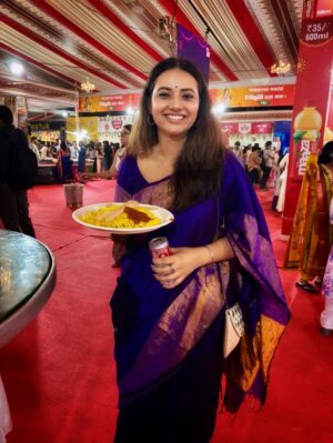 Isha Chawla Instagram - Durga Puja diaries: more food hopping than pandal hopping🖤
.
.
. 
#durgapujaspecial❤️