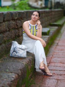 Actress Isha Chawla HD Photos and Wallpapers September 2025