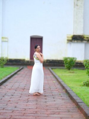 Isha Chawla Instagram - When the monsoon calls, you show up barefoot and unbothered.
Let the rain do the talking 🤍

P.C 📸 - @karteeksivagouni 
.
.
.
#eshachawla #monsoon #monsoonphotography 
#MonsoonMood #BarefootVibes #SoftRainStrongEnergy #UnbotheredQueen #MainCharacterSeason