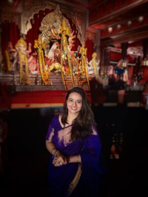 Isha Chawla Instagram - Durga Puja diaries: more food hopping than pandal hopping🖤
.
.
. 
#durgapujaspecial❤️