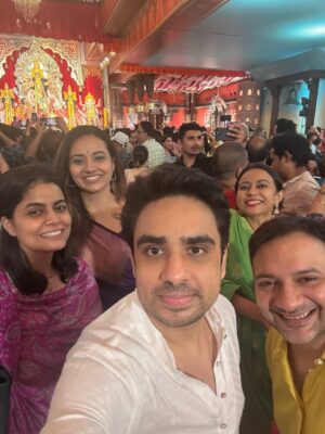 Isha Chawla Instagram - Durga Puja diaries: more food hopping than pandal hopping🖤
.
.
. 
#durgapujaspecial❤️