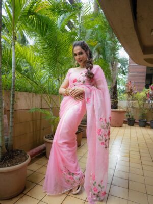 Isha Koppikar Instagram - Wearing calm like a saree—light, flowing, and full of grace 🌷

Stylist- @parikshaat 
Saree- @the_hem_story 
Jewellery- @gehnajewellers1
Hair Accessories- @raabtabyrahul 
Hair- @shabnam_azmi 
Makeup- @satyamakeupartist9 

#pastelperfection #indianvibes #elegancepersonified #sareestories