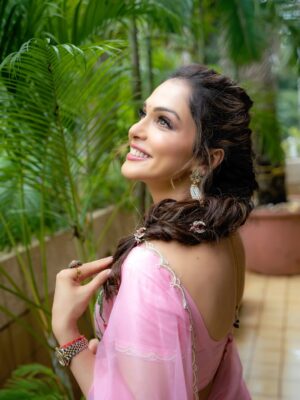 Isha Koppikar Instagram - Wearing calm like a saree—light, flowing, and full of grace 🌷

Stylist- @parikshaat 
Saree- @the_hem_story 
Jewellery- @gehnajewellers1
Hair Accessories- @raabtabyrahul 
Hair- @shabnam_azmi 
Makeup- @satyamakeupartist9 

#pastelperfection #indianvibes #elegancepersonified #sareestories