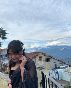 Ishika bisht Instagram - Himalaya 🗻
.
.
.
.
#paurigarhwal #dehradun #uttarakhand #himalayan #picoftheday #photography #photooftheday #blacksaree #mountains #pauri #chaukhamba #nandadevi