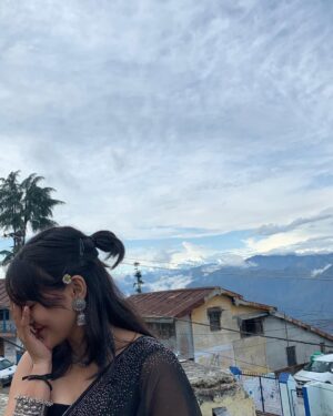 Ishika bisht Instagram - Himalaya 🗻
.
.
.
.
#paurigarhwal #dehradun #uttarakhand #himalayan #picoftheday #photography #photooftheday #blacksaree #mountains #pauri #chaukhamba #nandadevi