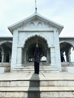 Ishika bisht Instagram - A day with nature and peace ✌🏻❤️
.
.
#bhadrajtemple #dehradun #uttarakhand #nature #view #lovely #pretty #viewoftheday #picoftheday #fypシ #feed #mountains