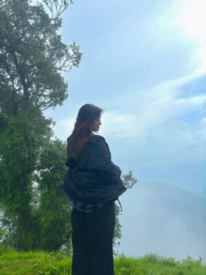 Ishika bisht Instagram - A day with nature and peace ✌🏻❤️
.
.
#bhadrajtemple #dehradun #uttarakhand #nature #view #lovely #pretty #viewoftheday #picoftheday #fypシ #feed #mountains
