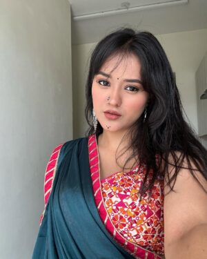 Ishika bisht Instagram - Which one ?🫣
#ishikafam