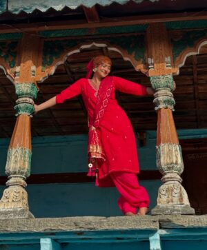 Ishika bisht Instagram - I’m So excited for “ syali bhamadei” ❤️
Guys 30th may ko hamara “ syali bhamadei” song aane wala hai❤️🤌🏻 so wait karna 2 din me aap logo ke beech ek bohot pyara geet aane wala he❤️🤭
.
.
#pahadi #uttarakhand #gadwali #pahadan #pahadioutfit