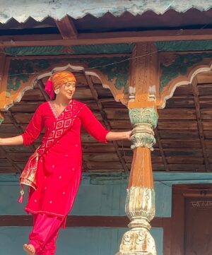 Ishika bisht Instagram - I’m So excited for “ syali bhamadei” ❤️
Guys 30th may ko hamara “ syali bhamadei” song aane wala hai❤️🤌🏻 so wait karna 2 din me aap logo ke beech ek bohot pyara geet aane wala he❤️🤭
.
.
#pahadi #uttarakhand #gadwali #pahadan #pahadioutfit
