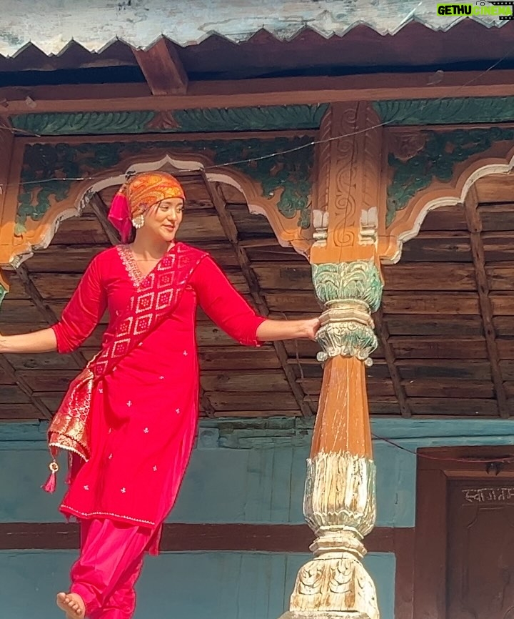 Ishika bisht - 4.6K Likes - I’m So excited for “ syali bhamadei” ❤️
Guys 30th may ko hamara “ syali bhamadei” song aane wala hai❤️🤌🏻 so wait karna 2 din me aap logo ke beech ek bohot pyara geet aane wala he❤️🤭 
.
.
#pahadi #uttarakhand #gadwali #pahadan #pahadioutfit