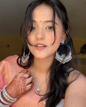 Ishika bisht Instagram - my fav look and fav pics✨💓
.
.
.
#saree #photooftheday #picoftheday #instacute #instagood #instadaily #ishikabishtt #ishikains #ishikabuddies #cute