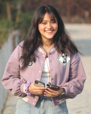 Ishika bisht Instagram - hasti rahe tu 😶🌫️🥶
.
.
.
#picoftheday #ishikabishtt #ishikafam #photography #photooftheday #instacute #smile #instadaily
