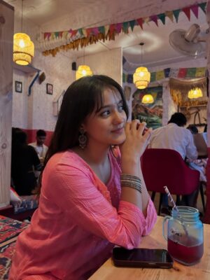 Ishika bisht Instagram - i think this colour suits me 🎀🌷
.
.
.
.
.
.
.
.
.
#pinkaesthetics #aesthetics #pahadi #pahadikitchen #restro #picoftheday #traditional