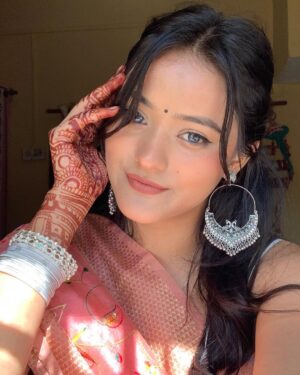 Ishika bisht Instagram - my fav look and fav pics✨💓
.
.
.
#saree #photooftheday #picoftheday #instacute #instagood #instadaily #ishikabishtt #ishikains #ishikabuddies #cute