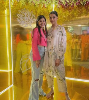 Ishita Instagram - With the absolutely stunning @deepikapadukone @82e.official ❤️
#82exmeta
Thank you @metaindia @ladyroxpop for having us ✨