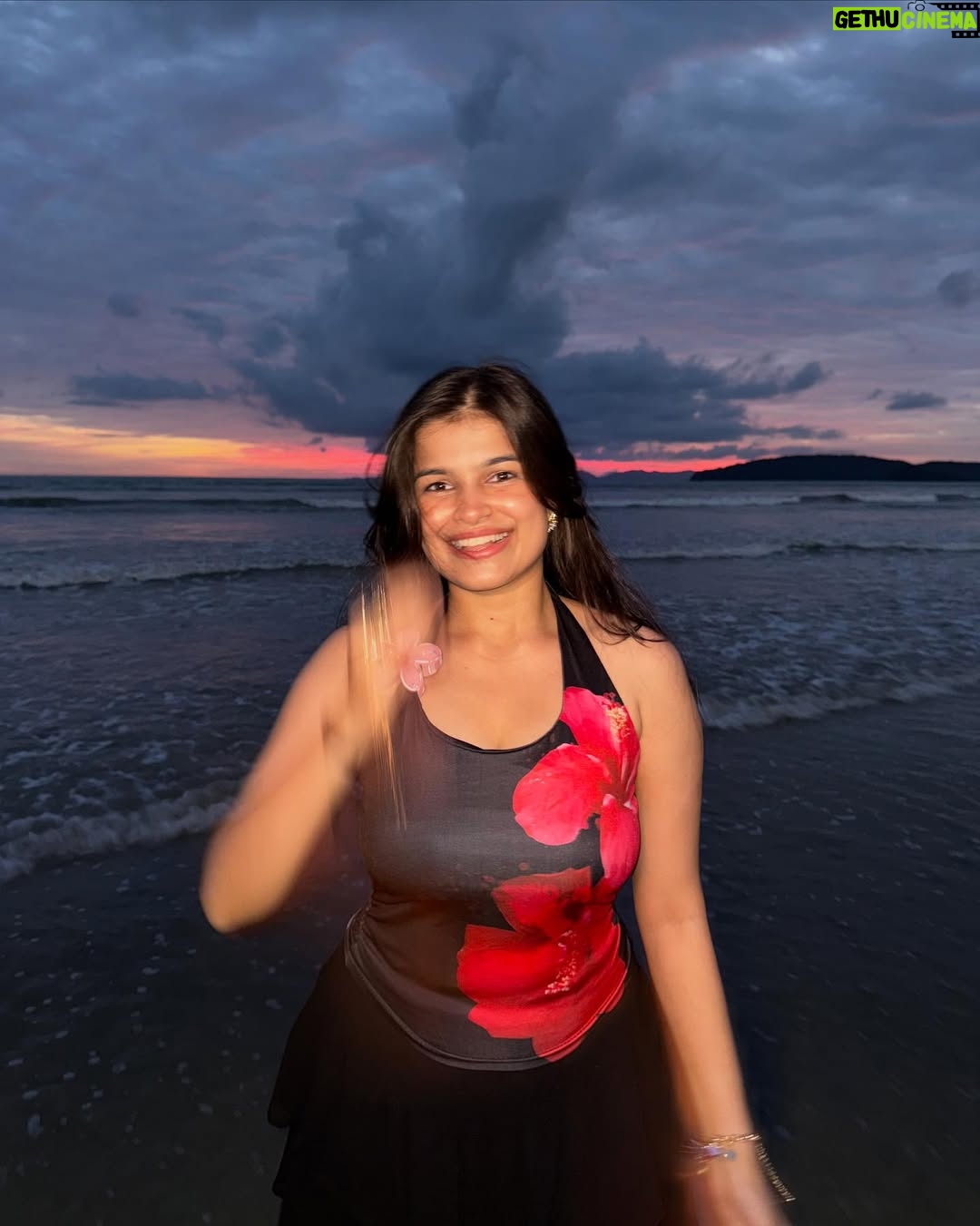 Ishita - 3.7K Likes - Sunset behind me, magic within me ☀️🧡

[krabi , Krabi outfits , beach outfits , beach ootd , ootd , beach fashion , fashion , fashion influencer ]