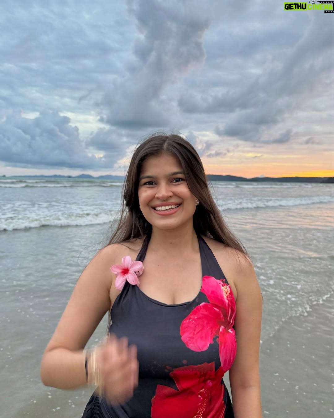 Ishita - 3.7K Likes - Sunset behind me, magic within me ☀️🧡

[krabi , Krabi outfits , beach outfits , beach ootd , ootd , beach fashion , fashion , fashion influencer ]