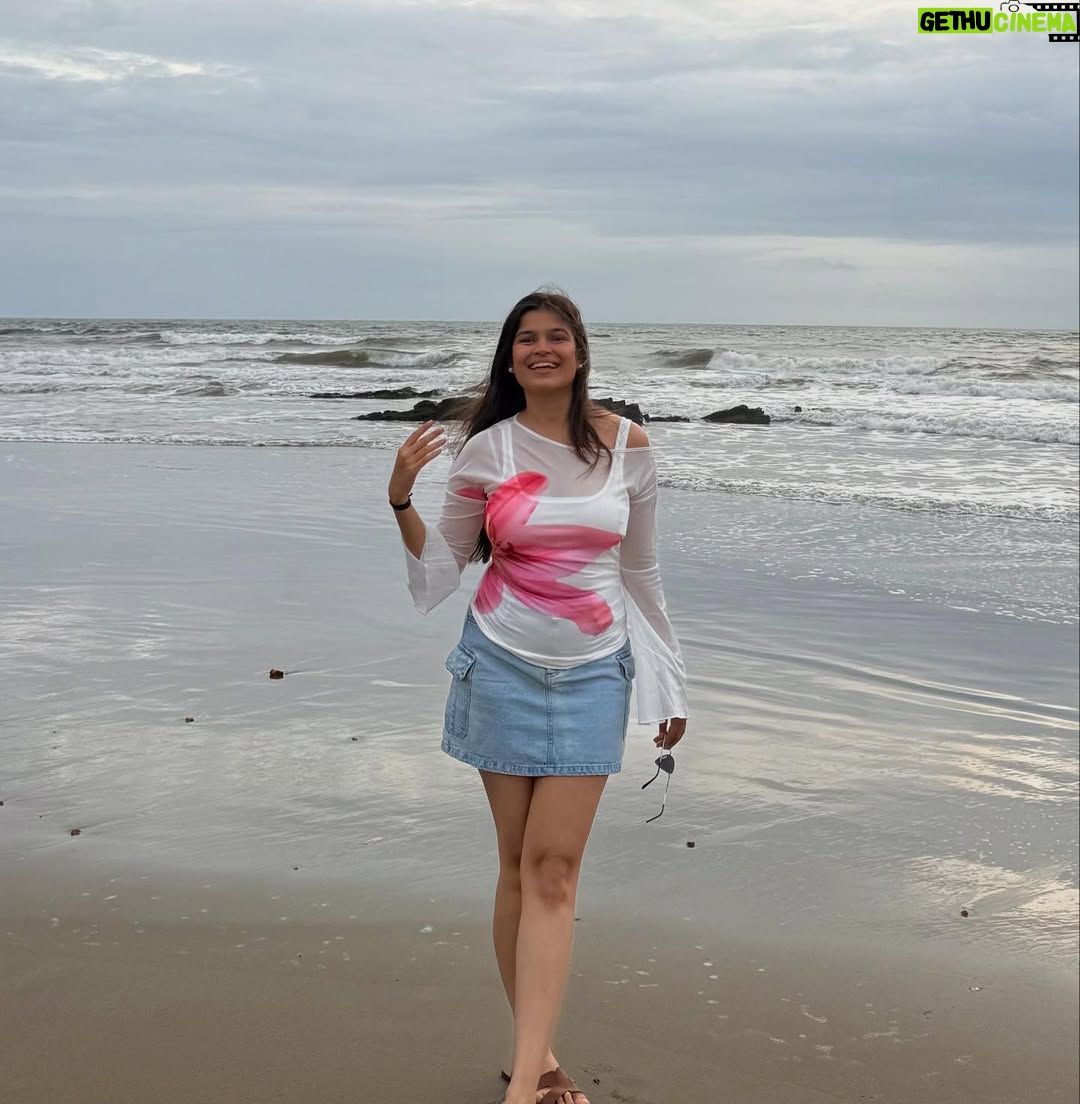 Ishita - 4.9K Likes - Where the soul feels light and mind feels free 🌊

[beach girlie , beach outfits , Goa diaries, Goa outfits , Goa , explore , explore more , Sorab beach ]