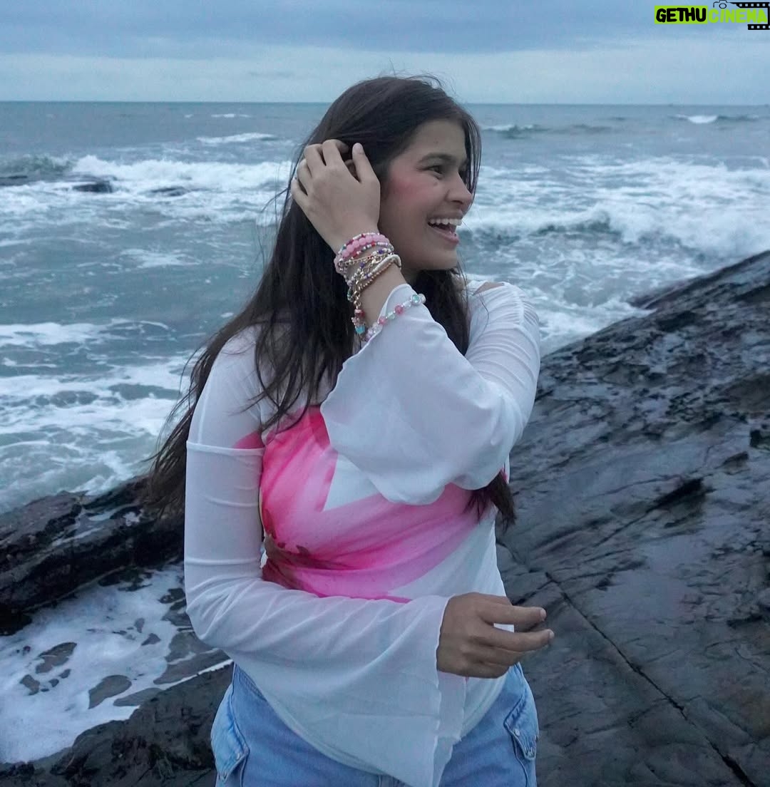 Ishita - 4.9K Likes - Where the soul feels light and mind feels free 🌊

[beach girlie , beach outfits , Goa diaries, Goa outfits , Goa , explore , explore more , Sorab beach ]