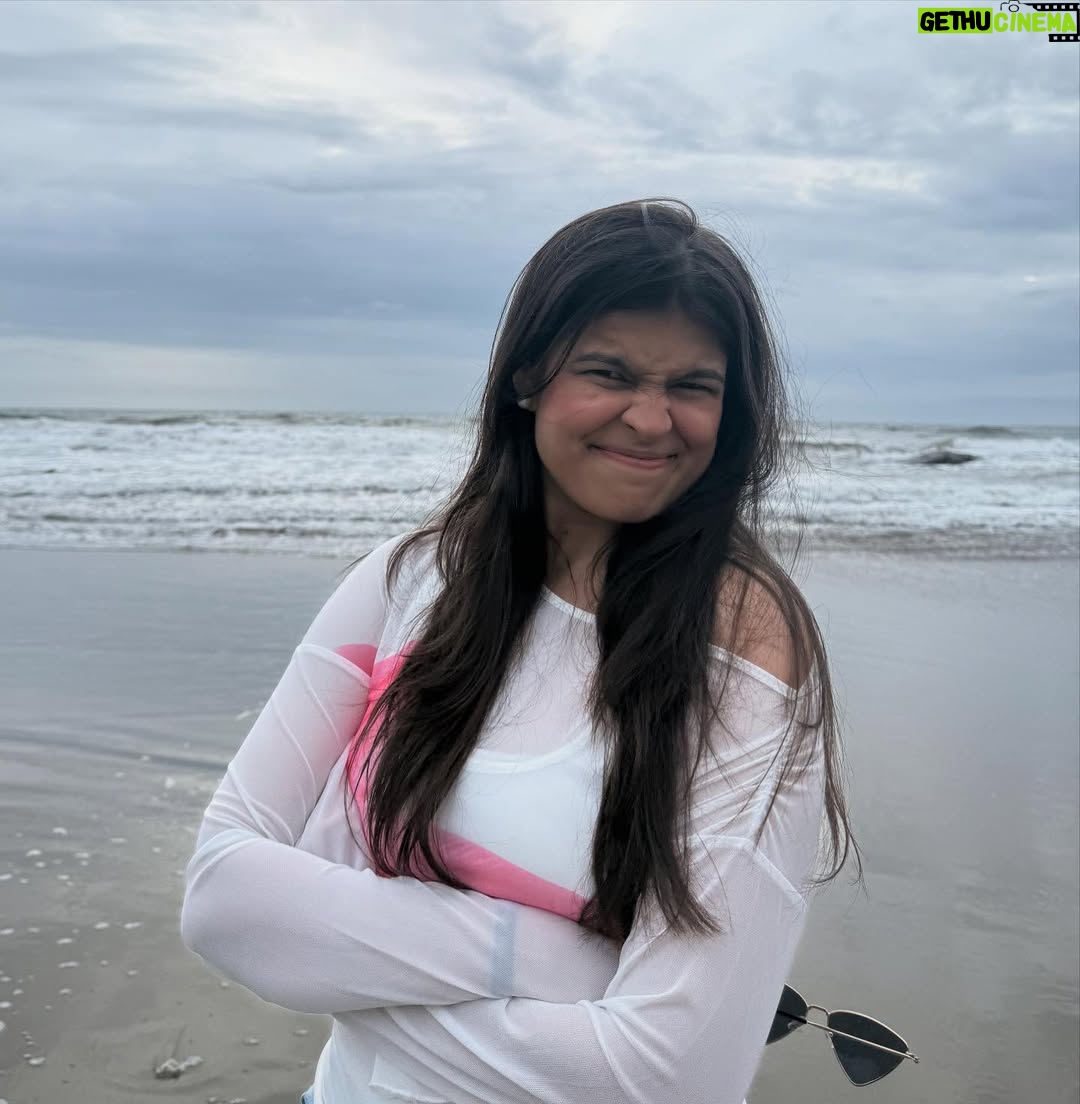 Ishita - 4.9K Likes - Where the soul feels light and mind feels free 🌊

[beach girlie , beach outfits , Goa diaries, Goa outfits , Goa , explore , explore more , Sorab beach ]
