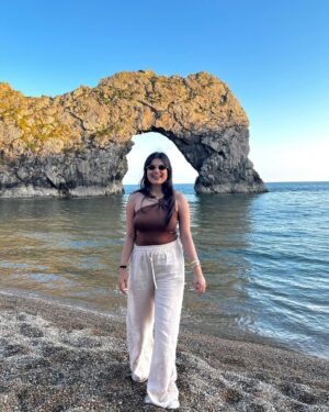 Ishita Instagram - The only “door” I don’t mind being locked out of—forever ☀️🌊🐚

[durdle door , london , fashion , beach outfits , beach girlie , beach fits , pinterest inspired,fashion girlie ]