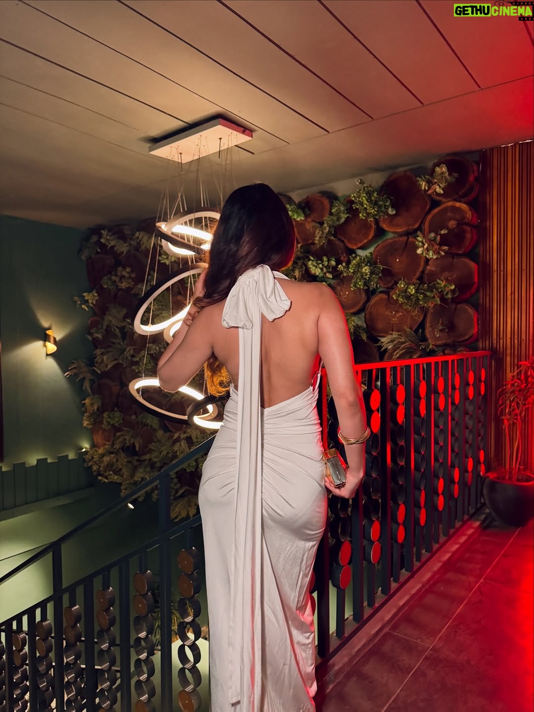 Ishita Anand - 1.9K Likes - Everyone: Black is color for the night😎
ME: Walks in glowing in WHITE😉

Convince me I’m wrong in the comments. I dare you 😜

[white dress, night out look, evening outfit, party wear dress, satin dress, glam night look, girls night outfit, elegant dress, cocktail night fit, trending fashion 2025, Indian fashion creator, night party glam, backless dress, V neck, Delhi blogger, Ishita Anand ]