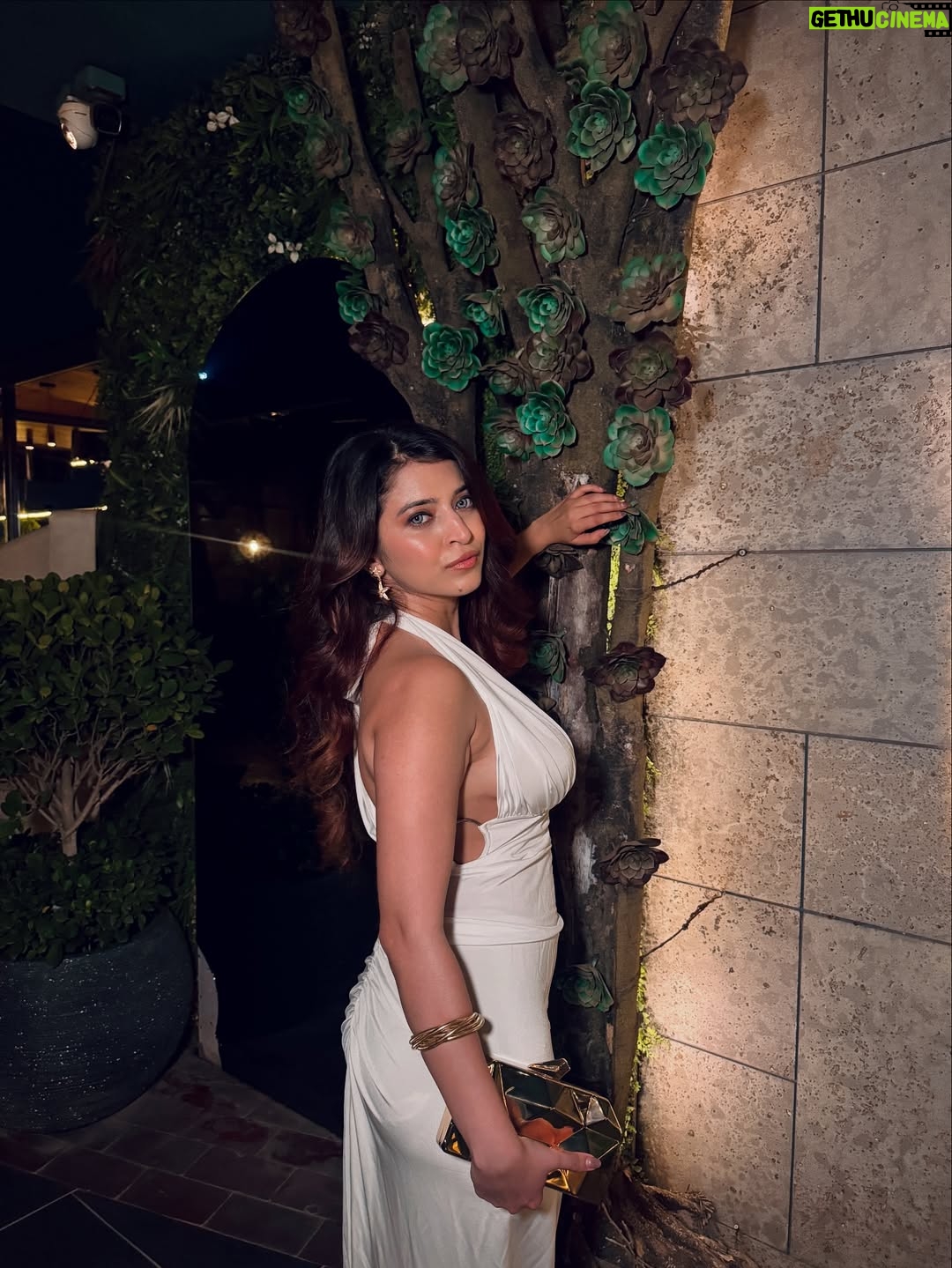 Ishita Anand - 1.9K Likes - Everyone: Black is color for the night😎
ME: Walks in glowing in WHITE😉

Convince me I’m wrong in the comments. I dare you 😜

[white dress, night out look, evening outfit, party wear dress, satin dress, glam night look, girls night outfit, elegant dress, cocktail night fit, trending fashion 2025, Indian fashion creator, night party glam, backless dress, V neck, Delhi blogger, Ishita Anand ]