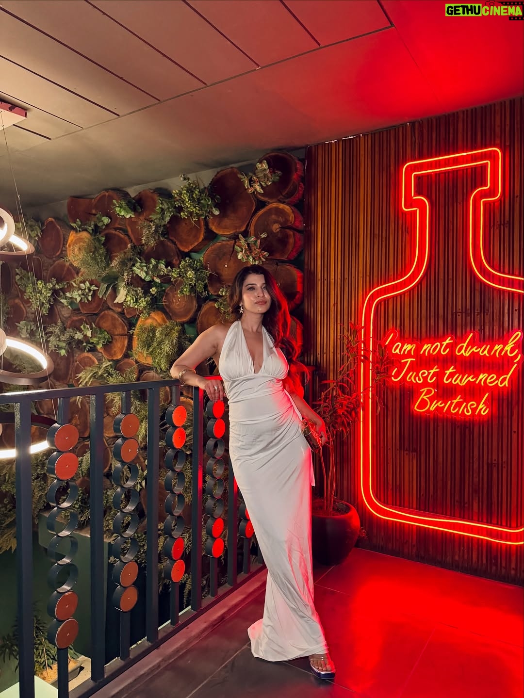 Ishita Anand - 1.9K Likes - Everyone: Black is color for the night😎
ME: Walks in glowing in WHITE😉

Convince me I’m wrong in the comments. I dare you 😜

[white dress, night out look, evening outfit, party wear dress, satin dress, glam night look, girls night outfit, elegant dress, cocktail night fit, trending fashion 2025, Indian fashion creator, night party glam, backless dress, V neck, Delhi blogger, Ishita Anand ]