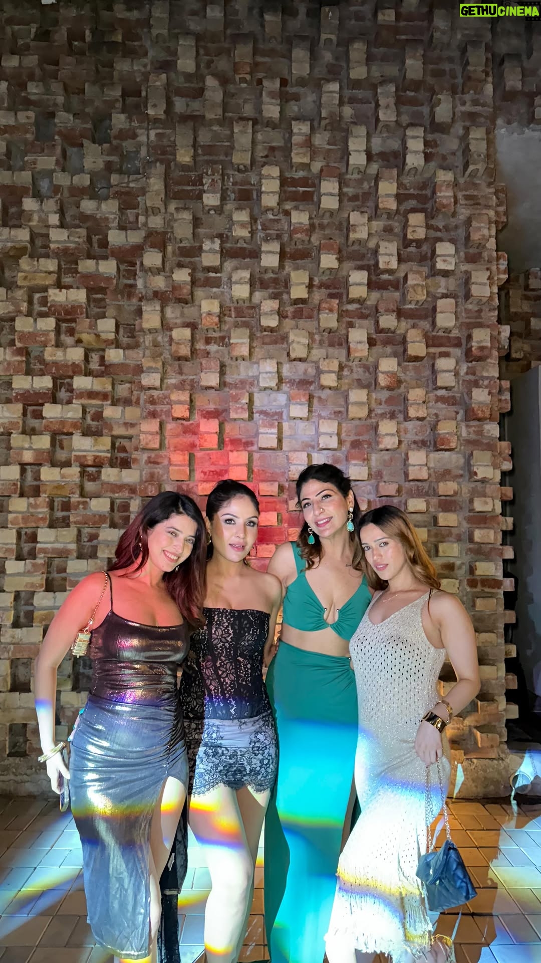 Ishita Anand - 1.2K Likes - Whose outfit did you like the most? 😉

Tag your unplanned girl gang 💁🏼‍♀️

[girl gang, outfit check, fit check video, girl gang reels, summer outfits, summer look, squad goals, girl squad, best friends reel, crochet dress, lace dress, coord set, metallic dress]