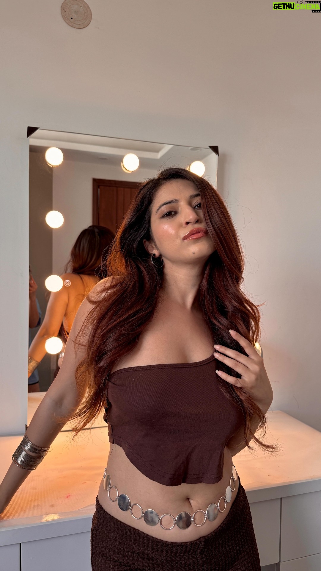 Ishita Anand - 830 Likes - This isn’t a reel, it’s a music video- Baby style🤎🥵

Comment BROWN for any outfit details ‼️

[brown girl, Indian girl, brown outfit, brown on brown, brown crop tops, brown pants, silver Jewellery, silver waist chain, silver earrings, soft curls, Delhi girl, fashion styling, fashion reels ]