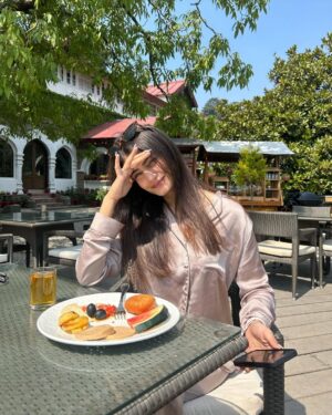 Ishita Arora Instagram - Sunny side up 🍳🌞
.
.
Breakfast with a view at the most beautiful @thenainiretreatnainital ♥️