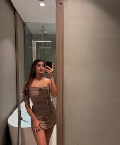 Actress Ishita Arora HD Photos and Wallpapers September 2025