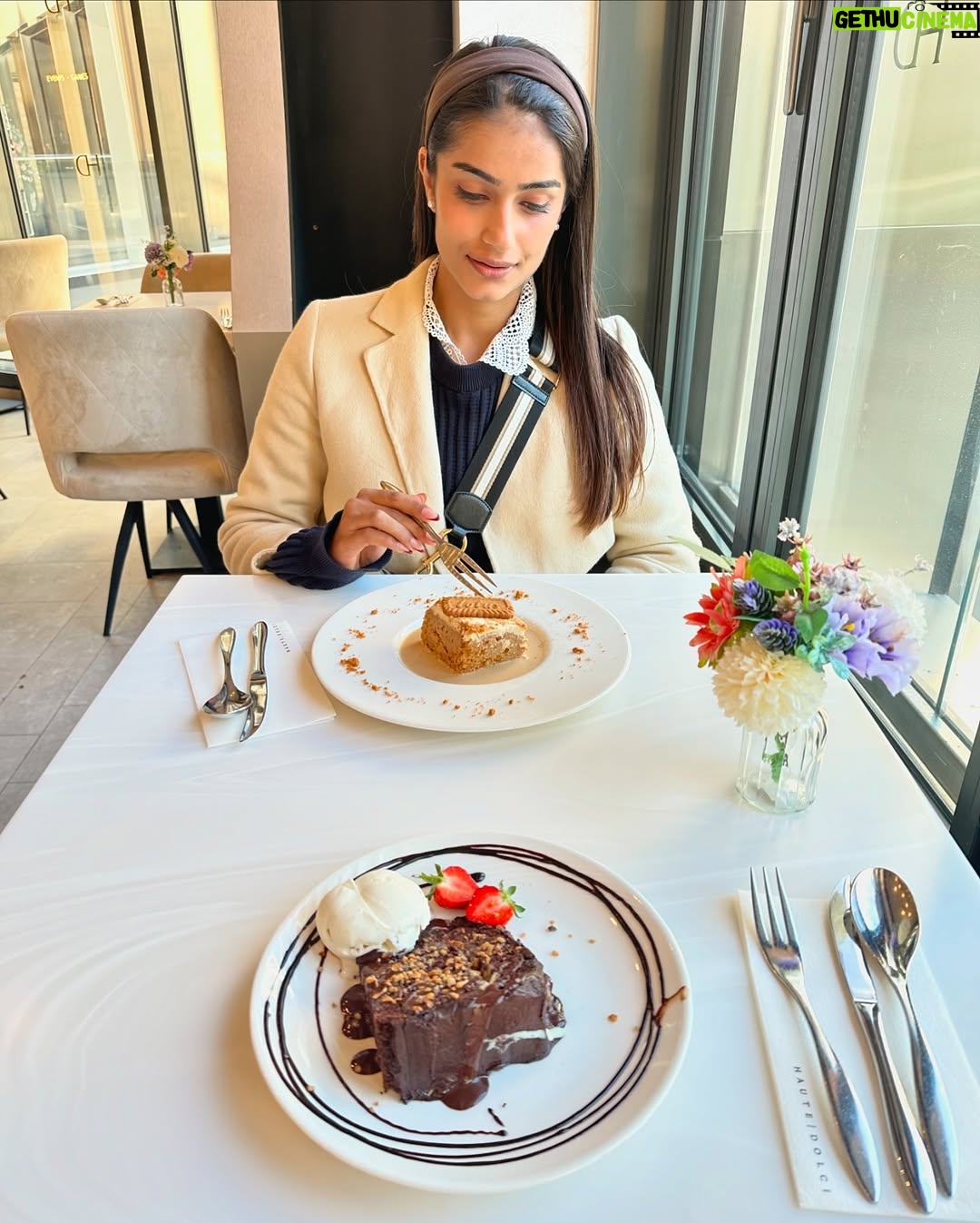 Ishita Arora - 3K Likes - Old s(cool) girl 🎓📕