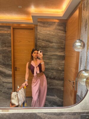 Ishita Arora Instagram - straight to my Jigar da tukda (and @asmitarora)🛩️