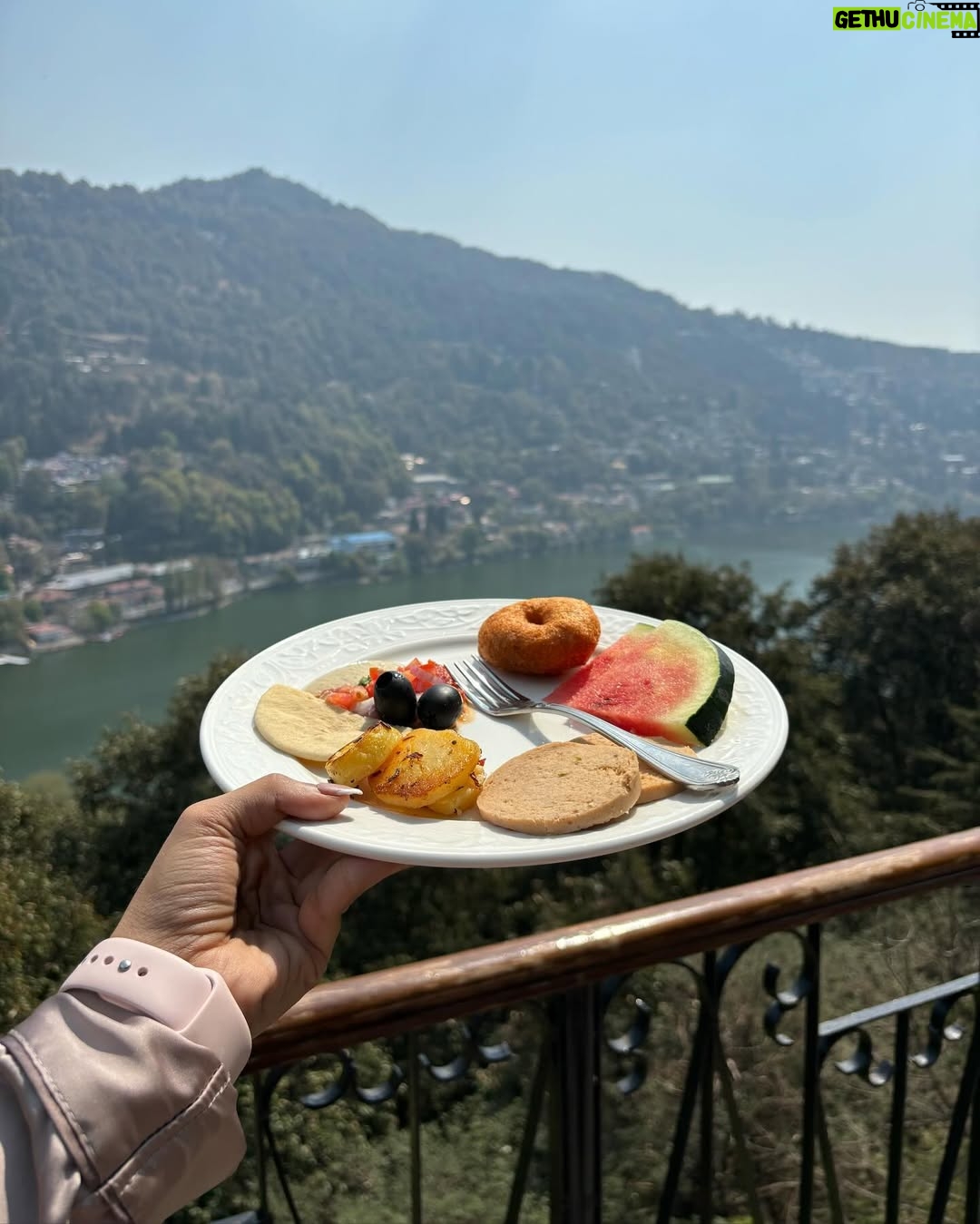 Ishita Arora - 16.7K Likes - Sunny side up 🍳🌞
.
.
Breakfast with a view at the most beautiful @thenainiretreatnainital ♥️