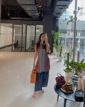 Ishita Arora Instagram - ‘Desi’ me corporating, they likin’ 👀
Petition to make the nine days of Navratri an official holiday💻🥲