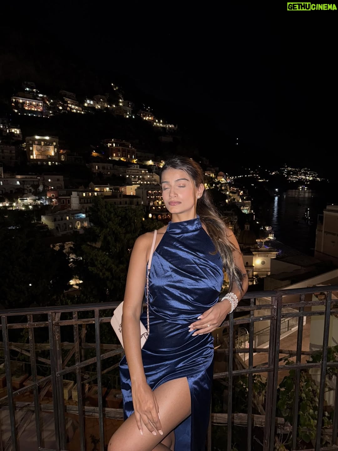 Ishita Arora - 2K Likes - Once in a ‘blue’ moon… the outfit actually turns out the way you imagined✨🌌