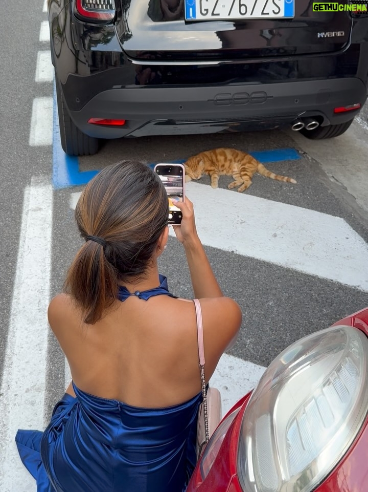 Ishita Arora - 2K Likes - Once in a ‘blue’ moon… the outfit actually turns out the way you imagined✨🌌