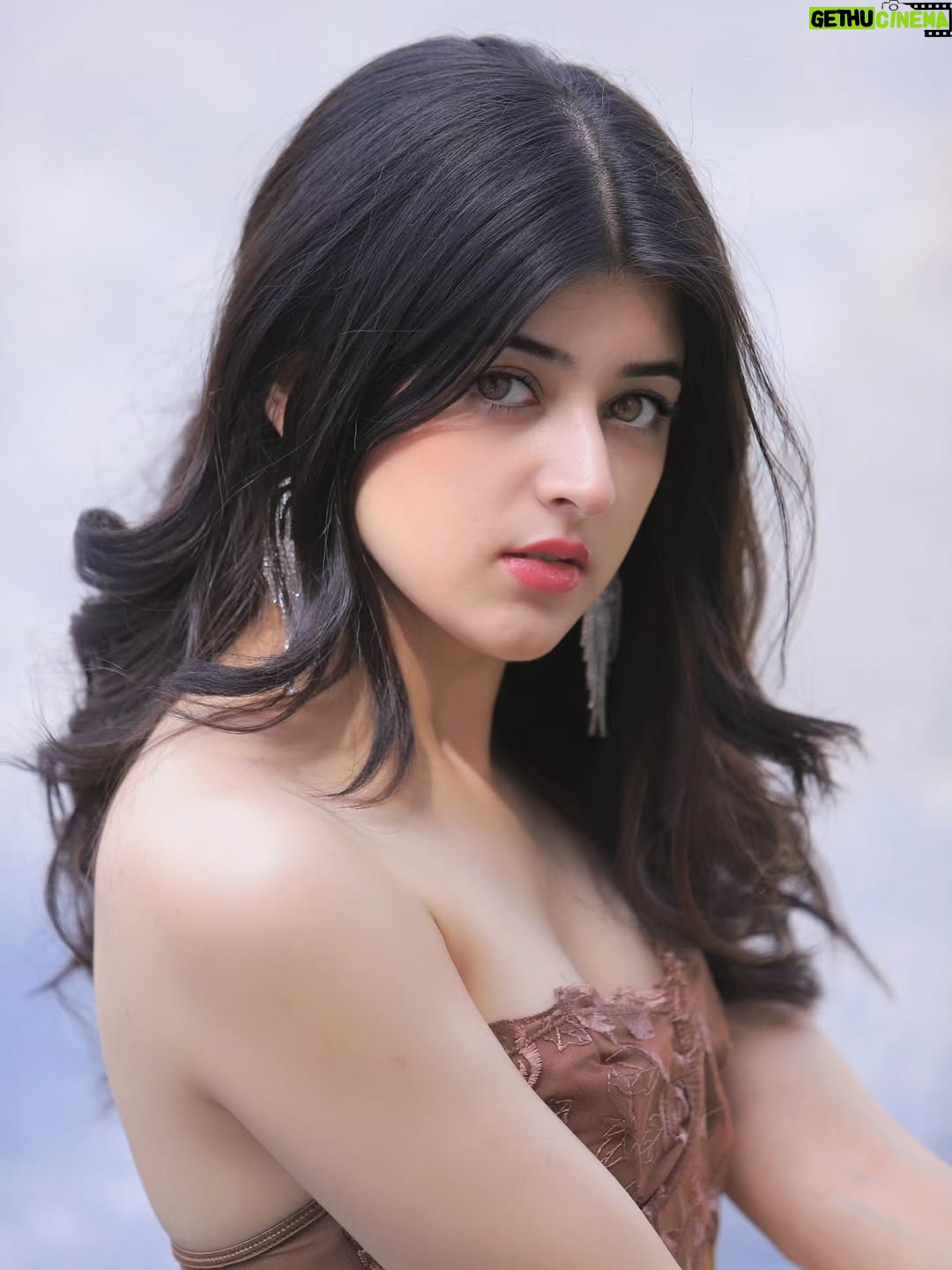 Ishita Singh Thakur - 35.3K Likes - 🪶 @ishitathakur2001 ...