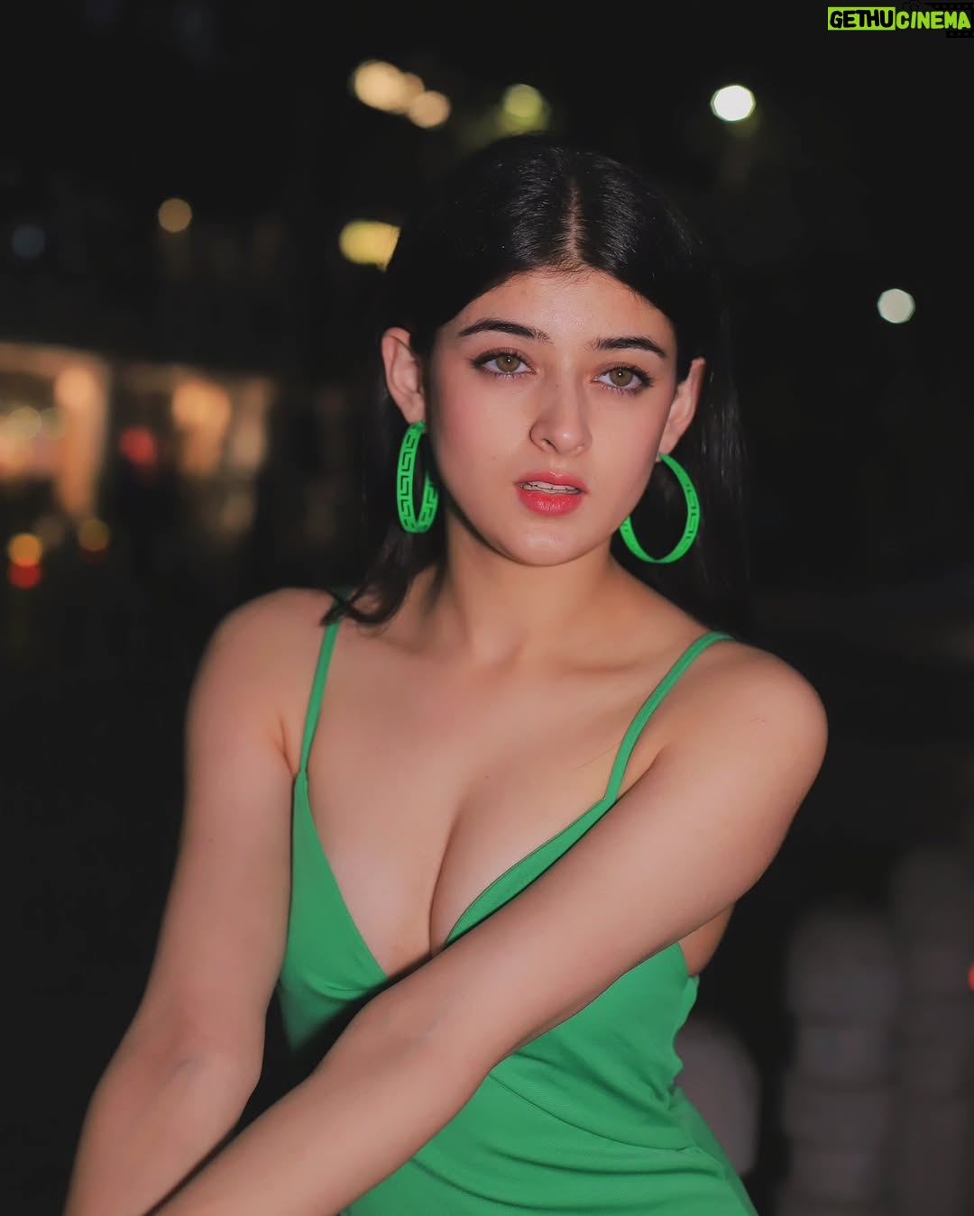 Ishita Singh Thakur - 14.1K Likes - If looks could kill. 💚
.
.
📸 @drjphotography506