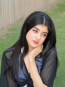 Actress Ishita Singh Thakur HD Photos and Wallpapers July 2025