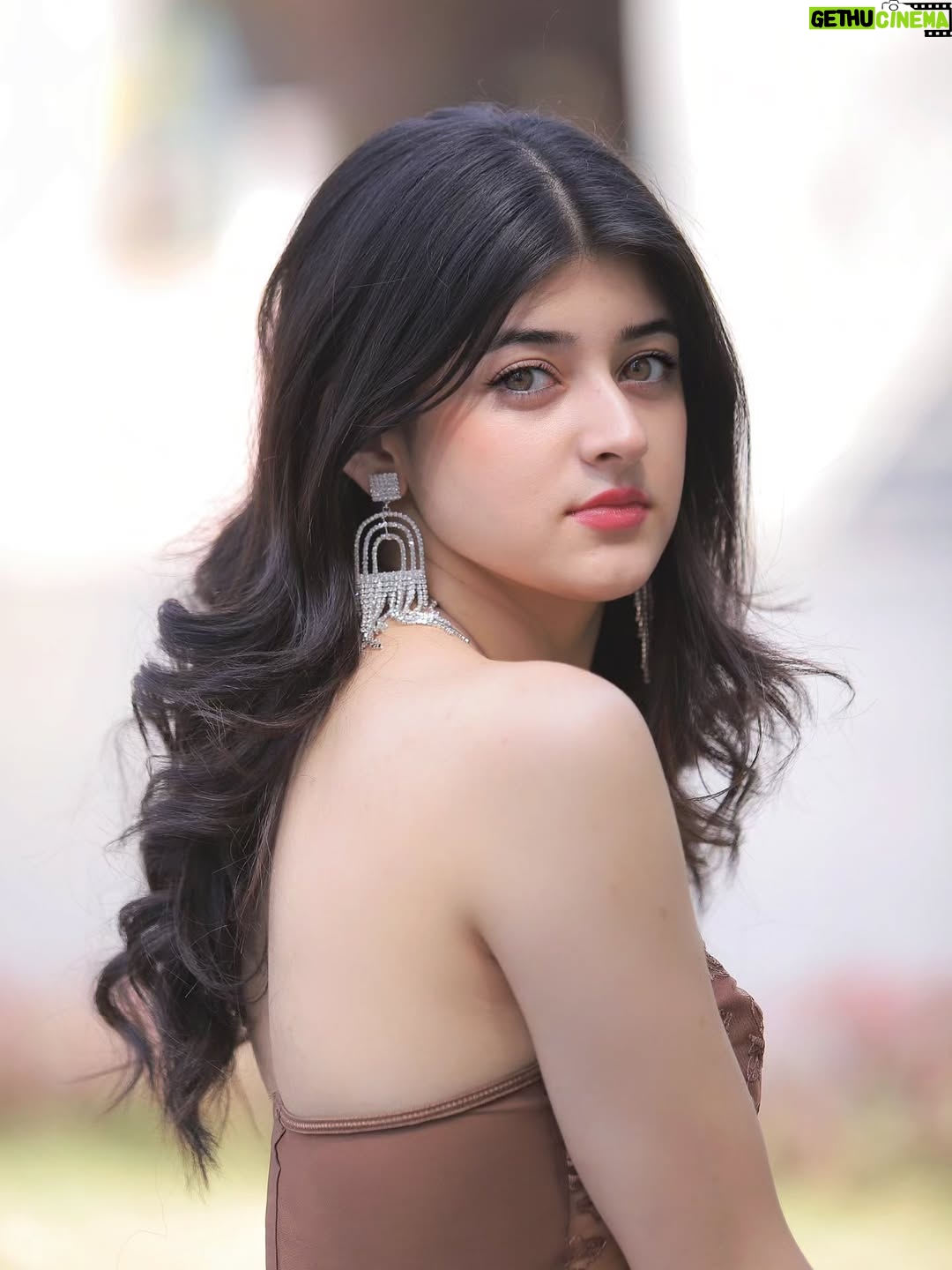 Ishita Singh Thakur - 35.3K Likes - 🪶 @ishitathakur2001 ...