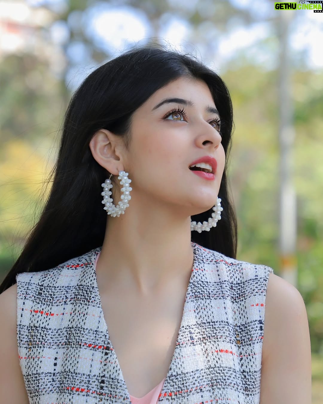Ishita Singh Thakur - 17.3K Likes - Happy meeee 🤍...