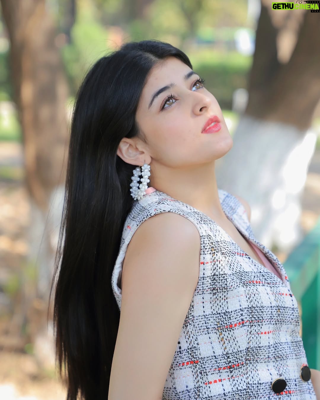 Ishita Singh Thakur - 17.3K Likes - Happy meeee 🤍...