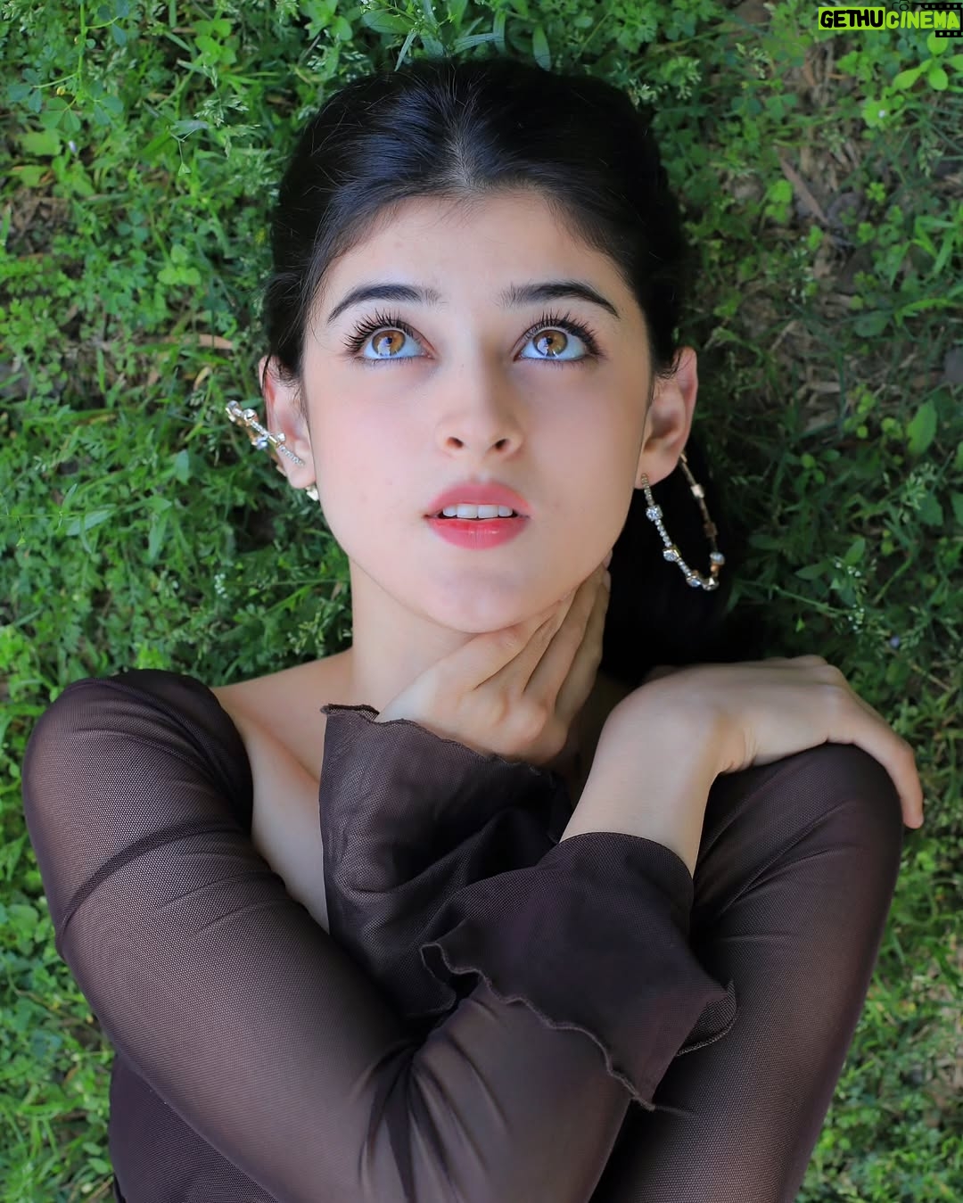 Ishita Singh Thakur - 24.8K Likes - Run away with me🍁...