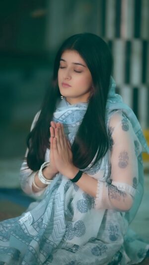 Ishita Singh Thakur Instagram - JAY MATA DI ❤️🙏🏻

In frame: @ishitathakur2001 @smarty_yashh122 @demigod_36 @aaryamanpatel1501 

Shot by: @ayushhh.tiwari 
.
.
#brishbhanthakur #ishitathakur